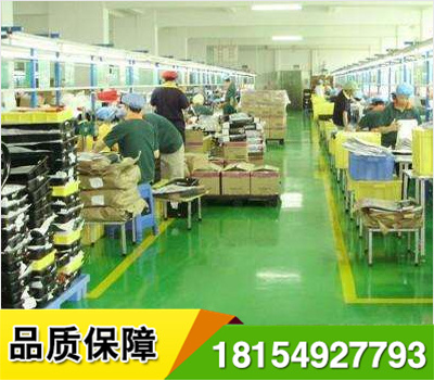 車間倉(cāng)庫(kù)、劃線施工不用噴涂機(jī)械,熱熔機(jī)械,地面涂膠后直接粘貼,立即可以通車,野外施工簡(jiǎn)便,經(jīng)久耐用,標(biāo)線邊緣整齊,作圖剪字方便,長(zhǎng)期使用之平均造價(jià)低于所有標(biāo)線漆價(jià)格.高速路一